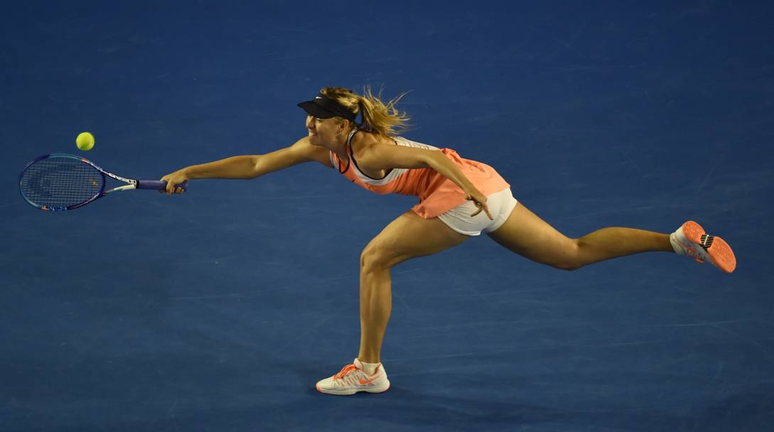 Australian Open: lo scatto della russa Maria Sharapova durante la partita contro Lauren Davis (AFP)